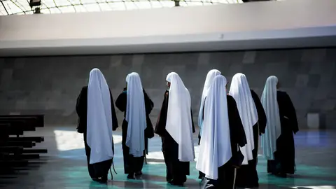 Un grupo de monjas Un grupo de monjas