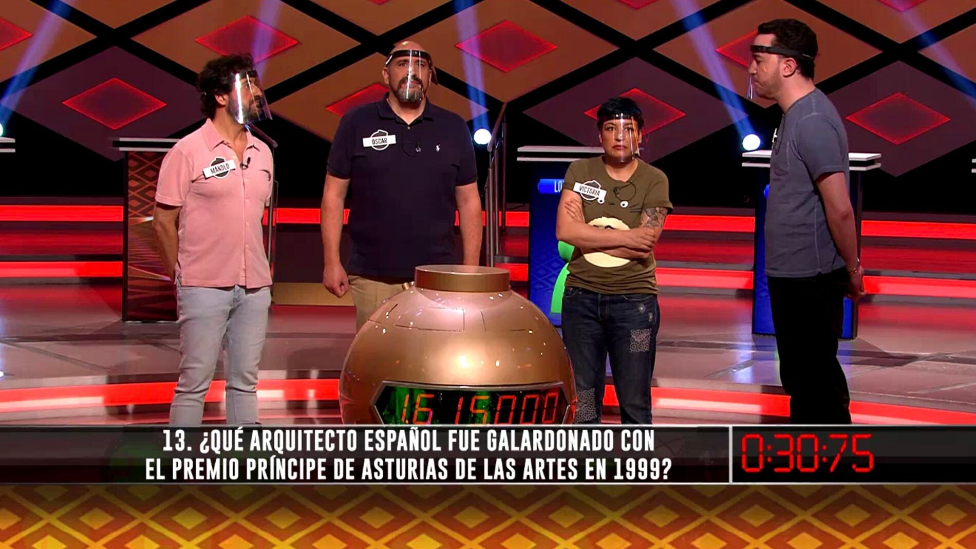 Hoy no ha sido el día de ‘Los dispersos’ en la bomba final ya que han tenido varios fallos en su primera ronda.  Los cuatro concursantes tenían diferentes opciones para cada pregunta, lo que les ha hecho fallar en alguna ocasión.  Aun así, han logrado remontar en la segunda ronda.  ¿Se habrán llevado el bote final? 