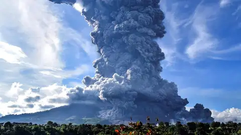 Volcán indonesio Sinabung Volcán indonesio Sinabung