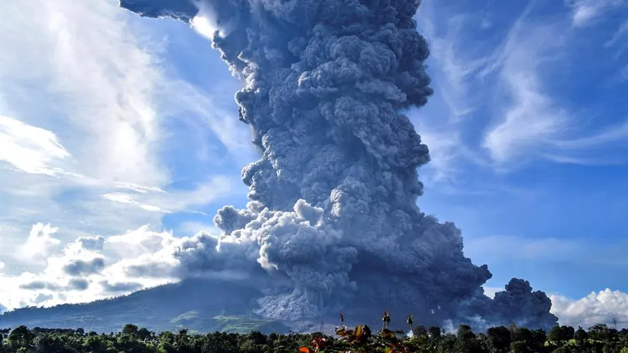 Volcán indonesio Sinabung Volcán indonesio Sinabung
