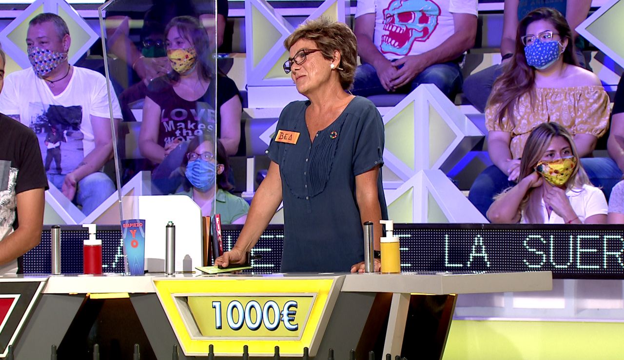¡Lo nunca visto! Dani ayuda a su compañera Bea a ganar 2.000€ en 'La ruleta de la suerte' ¡Lo nunca visto! Dani ayuda a su compañera Bea a ganar 2.000€ en 'La ruleta de la suerte'
