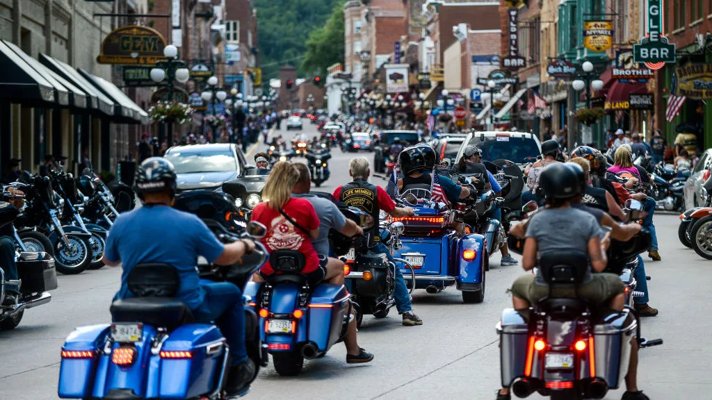 La mayor aglomeración desde que empezó la pandemia de coronavirus: 250.000 moteros en Sturgis (Estados Unidos) La mayor aglomeración desde que empezó la pandemia de coronavirus: 250.000 moteros en Sturgis (Estados Unidos)
