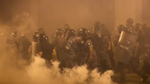 Continúan las protestas en Beirut tras la explosión Continúan las protestas en Beirut tras la explosión