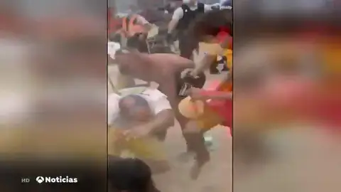 Multitudinaria pelea en Bélgica porque algunos bañistas no usaban la mascarilla contra el coronavirus Multitudinaria pelea en Bélgica porque algunos bañistas no usaban la mascarilla contra el coronavirus