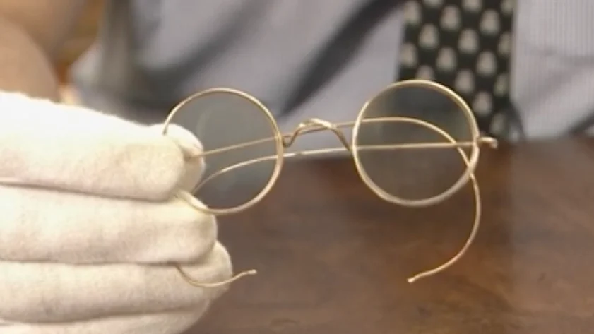 Subastan las gafas de Gandhi