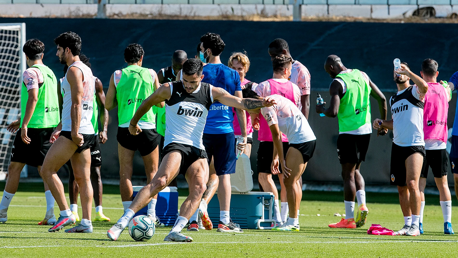 El Valencia anuncia dos positivos por coronavirus en el equipo El Valencia anuncia dos positivos por coronavirus en el equipo