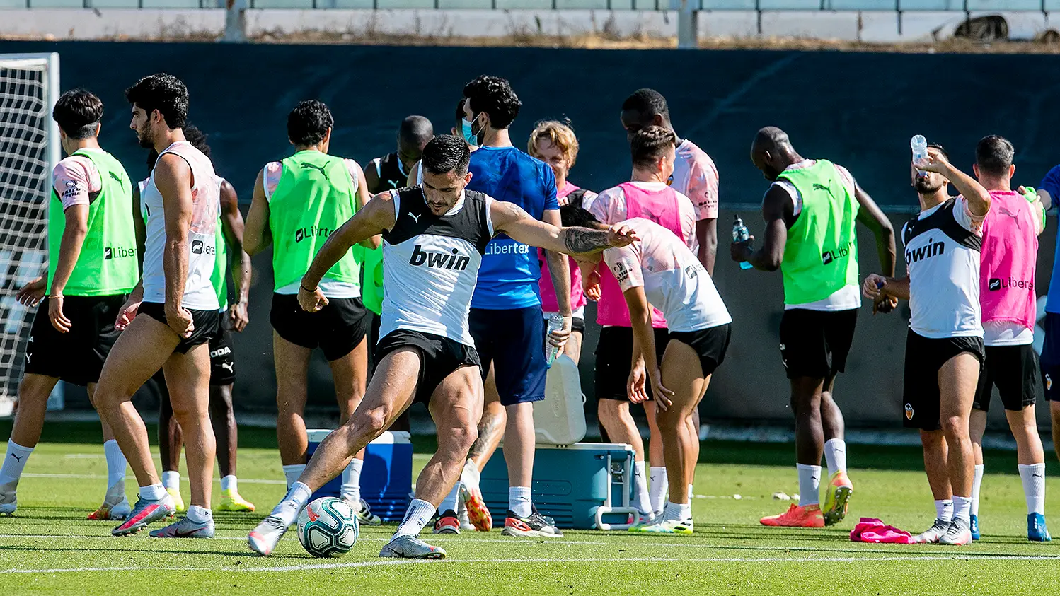El Valencia anuncia dos positivos por coronavirus en el equipo El Valencia anuncia dos positivos por coronavirus en el equipo