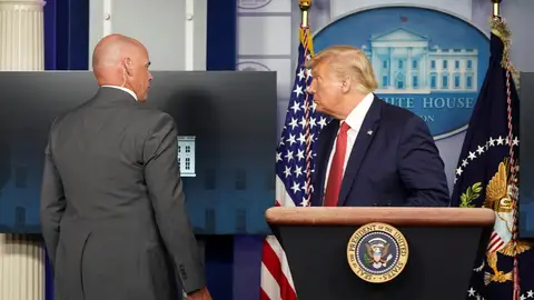 Donald Trump, obligado a abandonar una rueda de prensa por un tiroteo fuera de la Casa Blanca Donald Trump, obligado a abandonar una rueda de prensa por un tiroteo fuera de la Casa Blanca
