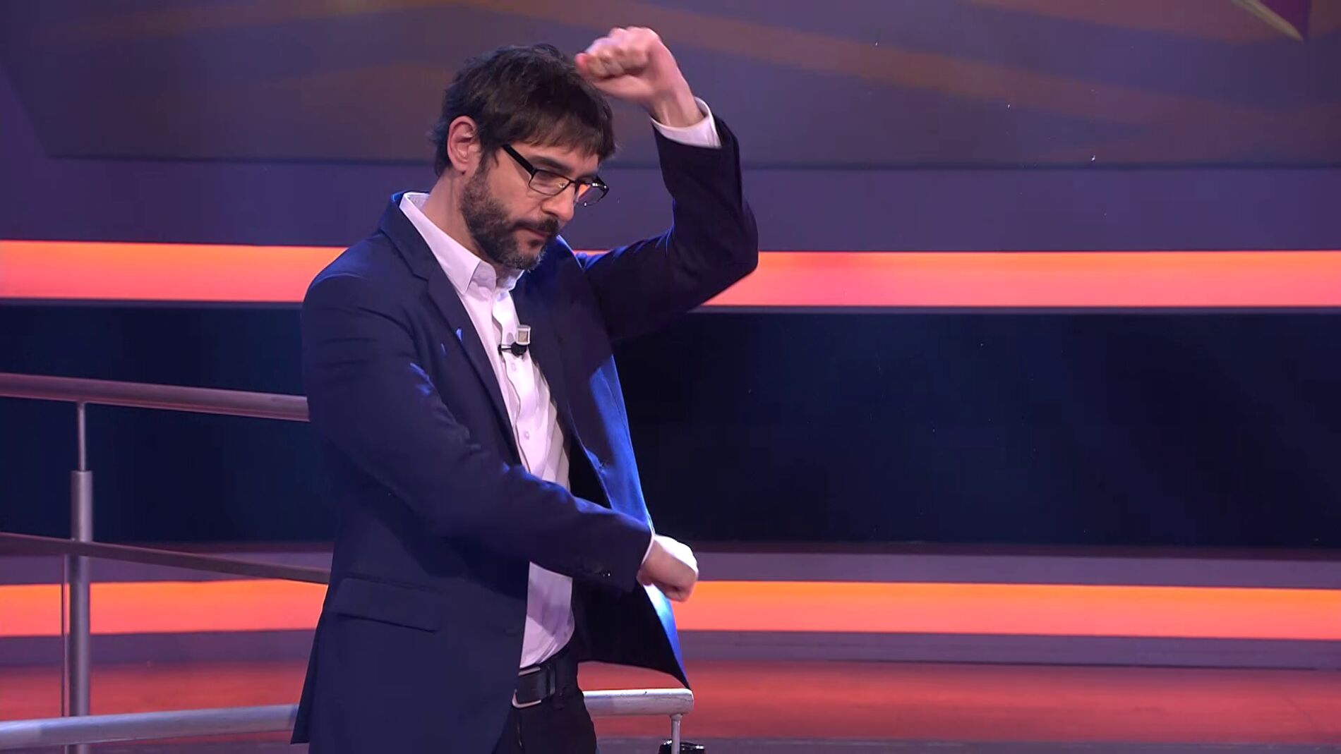 ¡Qué loco! El divertido baile de manos de Juanra Bonet con ‘Don’t stop the music’ en ‘¡Boom!’