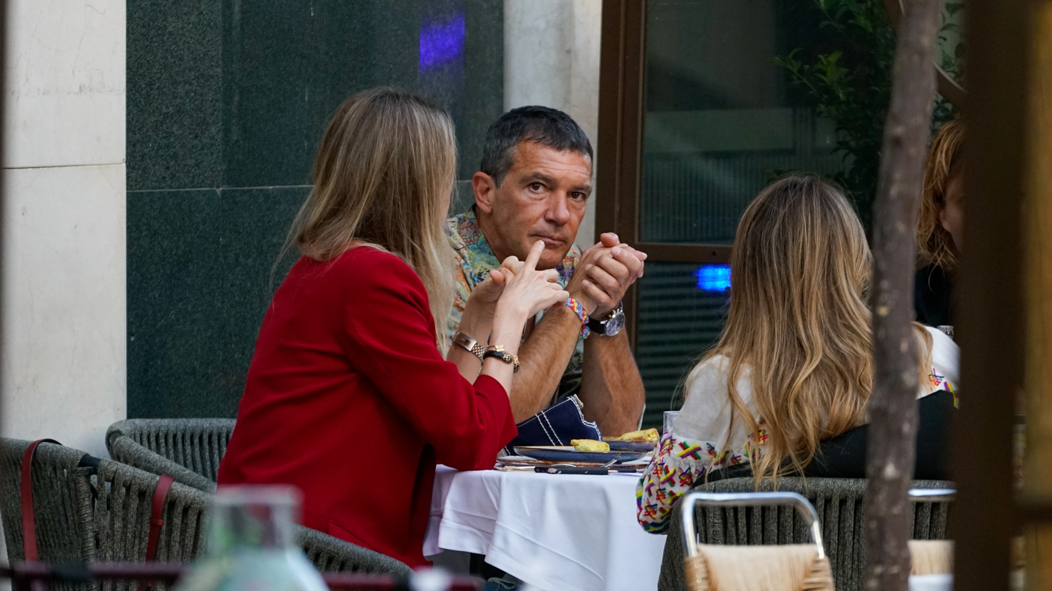 Antonio Banderas junto a su novia Nicole Kimpel Antonio Banderas junto a su novia Nicole Kimpel