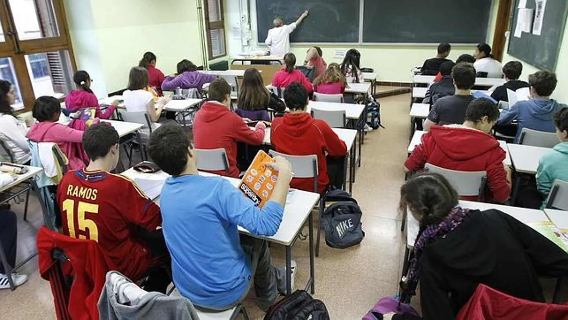 Alumnos en un instituto Alumnos en un instituto