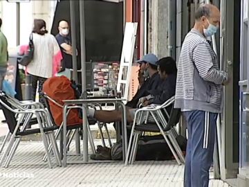 Un juez obliga a confinarse a una familia en Mataró y la Policía Local los visita cinco veces diarias