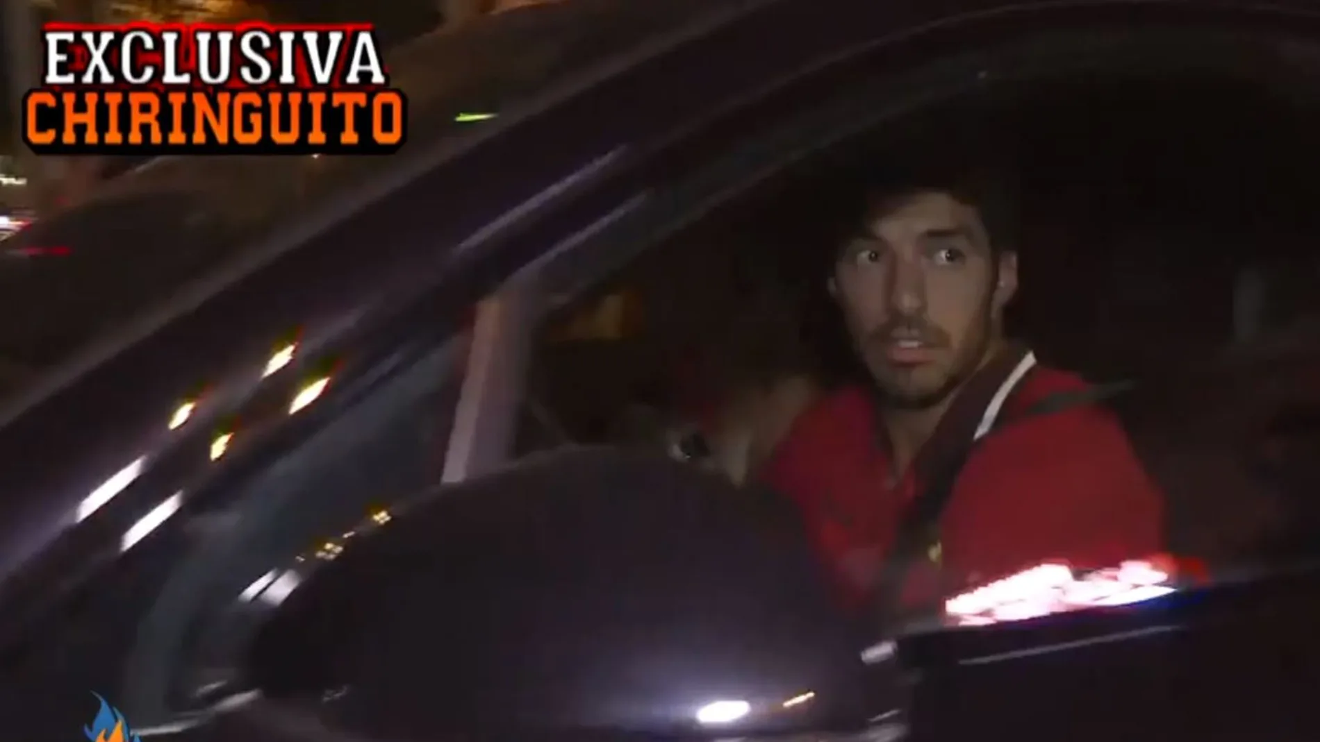 Graban a Leo Messi y a Luis Suárez a la salida de un restaurante de Barcelona Graban a Leo Messi y a Luis Suárez a la salida de un restaurante de Barcelona