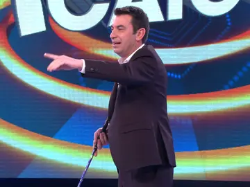 Arturo Valls prueba su puntería jugando al golf… ¡contra los cámaras de “¡Ahora caigo!”! Arturo Valls prueba su puntería jugando al golf… ¡contra los cámaras de “¡Ahora caigo!”!