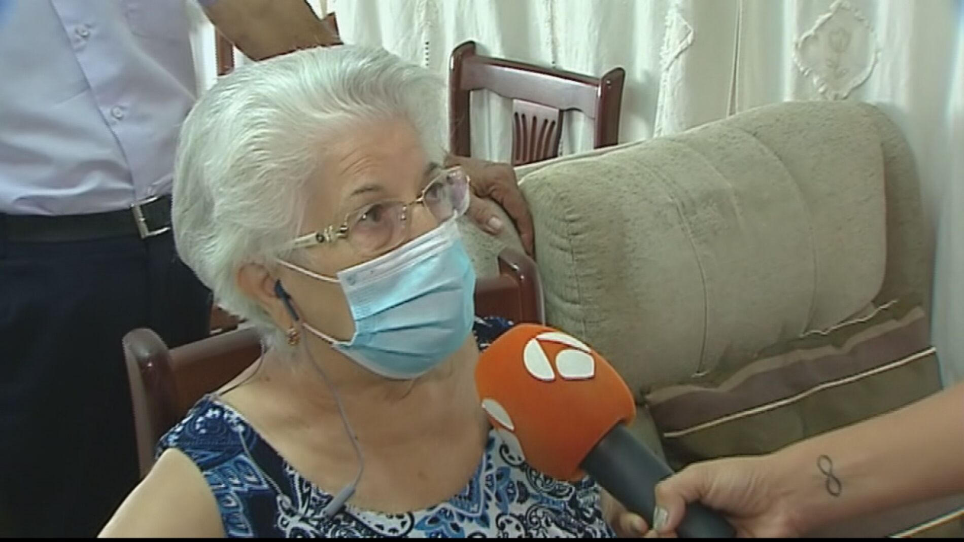 Dos ladrones disfrazados de guardias civiles atracan a dos ancianos: "Nos pusieron la pistola en la cabeza"