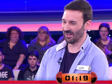 ¡Por los pelos! Un concursante de ‘¡Ahora caigo!’ se salva de caer por la trampilla por sólo un segundo ¡Por los pelos! Un concursante de ‘¡Ahora caigo!’ se salva de caer por la trampilla por sólo un segundo