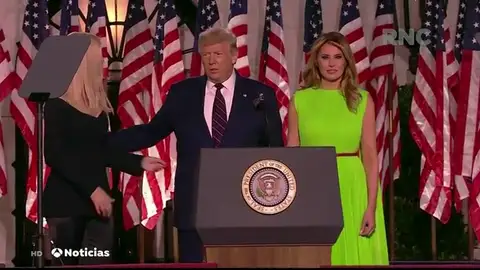 El extraño gesto de Melania Trump al ver a Ivanka El extraño gesto de Melania Trump al ver a Ivanka