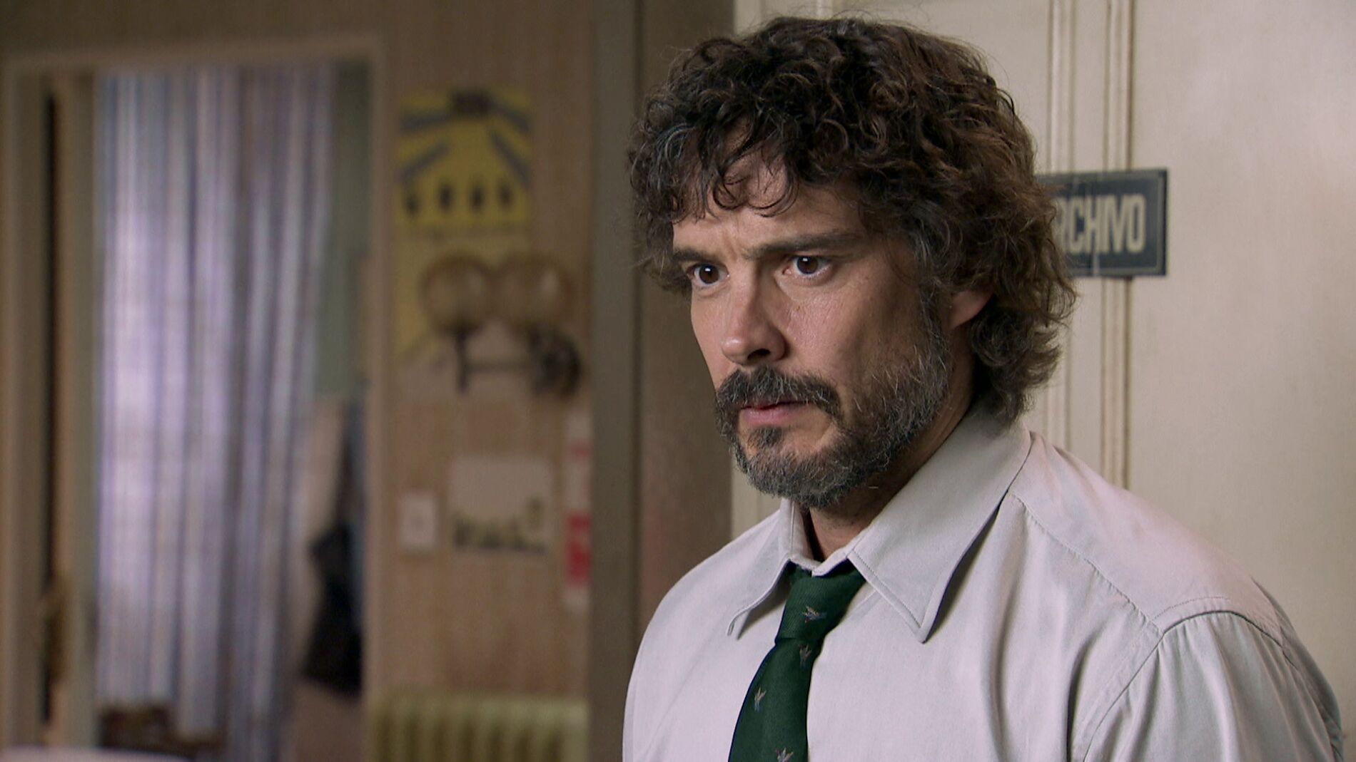 La buena conciencia de Guillermo frena su plan para conseguir los documentos de Irene