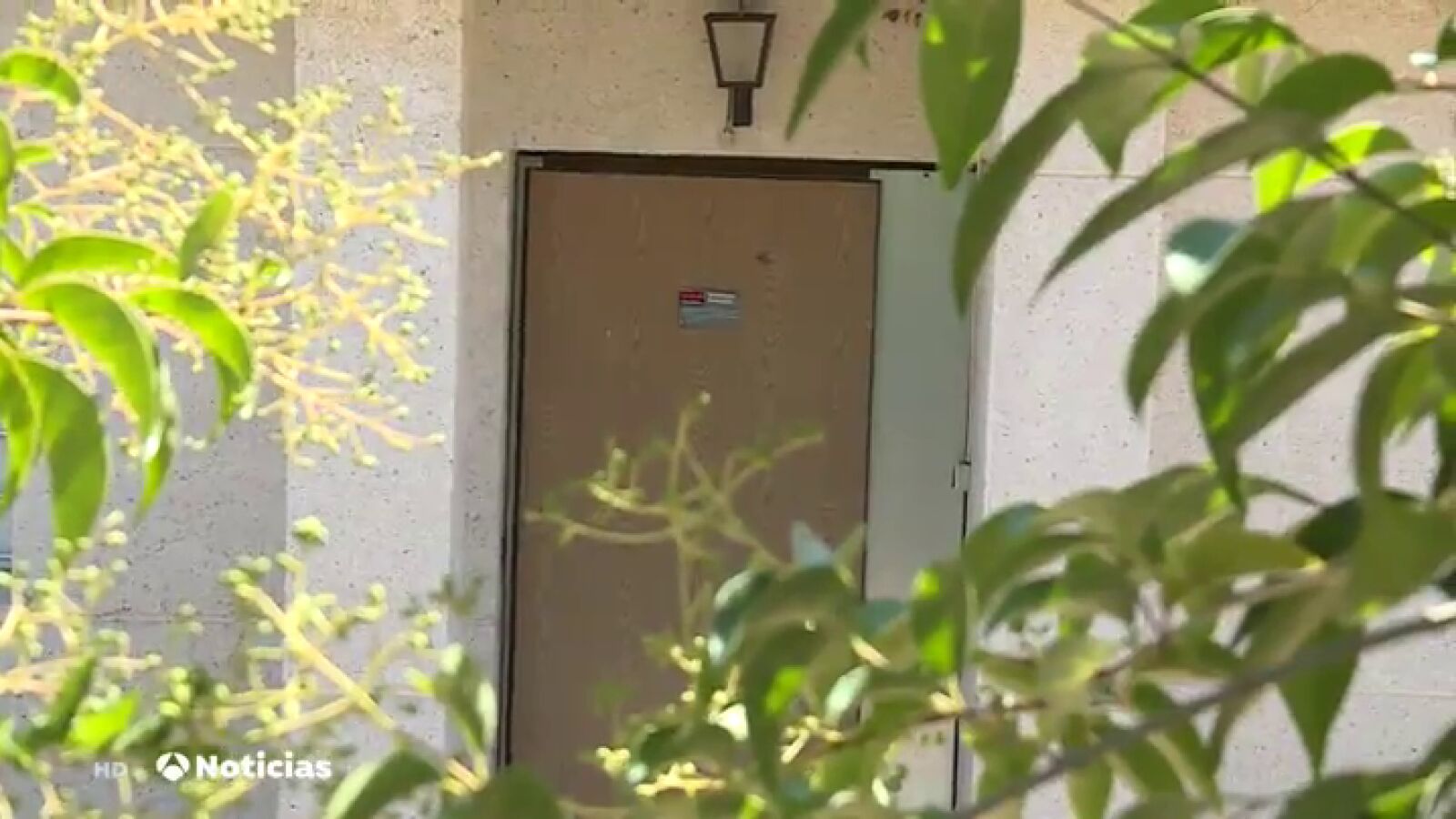 Colocan un cartel en la vivienda que okupan para anunciar que ahora es su casa y denunciarán a quien intente entrar
