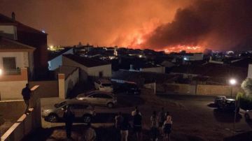 Imagen del incendio declarado en Almonaster de la Real (Huelva)