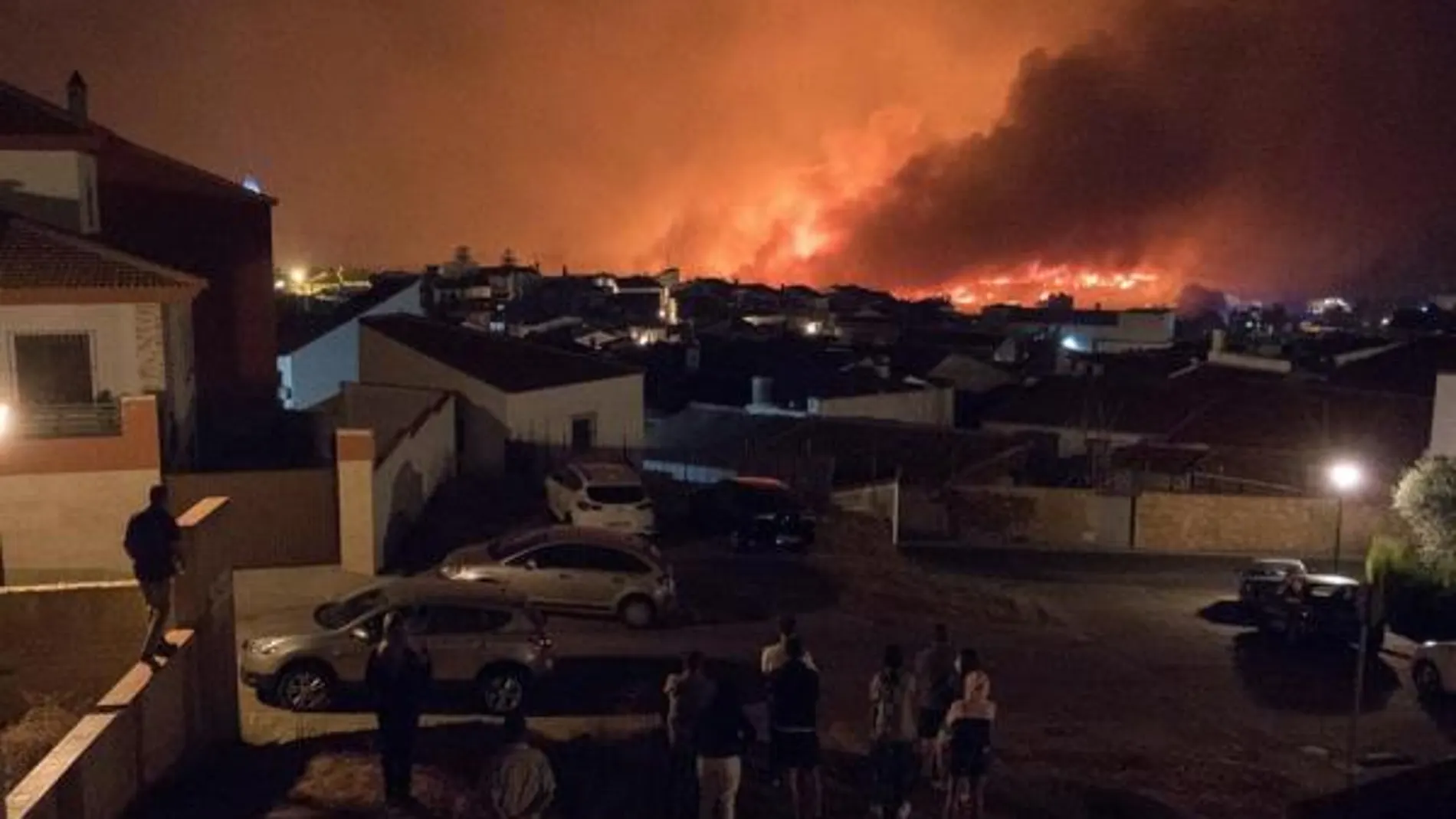 Imagen del incendio declarado en Almonaster de la Real (Huelva) Imagen del incendio declarado en Almonaster de la Real (Huelva)
