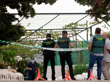 La Guardia Civil investiga el hallazgo de dos cadáveres en una vivienda de Adeje (Tenerife) La Guardia Civil investiga el hallazgo de dos cadáveres en una vivienda de Adeje (Tenerife)