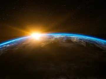 Vista de la Tierra y el Sol desde el espacio. Vista de la Tierra y el Sol desde el espacio.