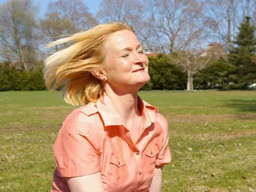 Mujer con el pelo claro Mujer con el pelo claro