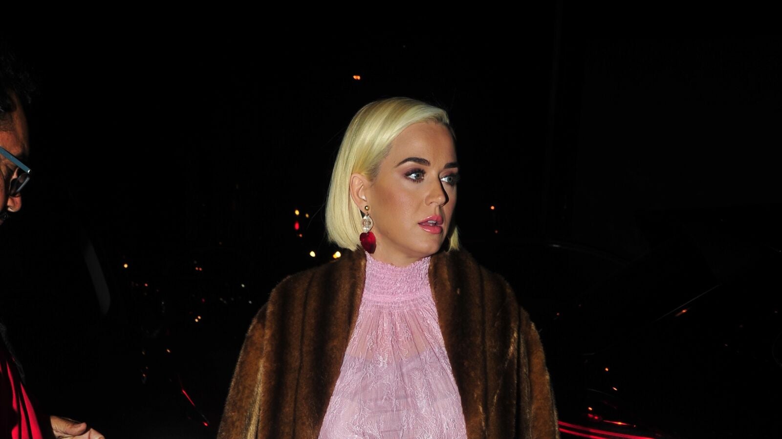 Katy Perry muestra su cuerpo tan solo cuatro días después de dar a luz con el sacaleches puesto