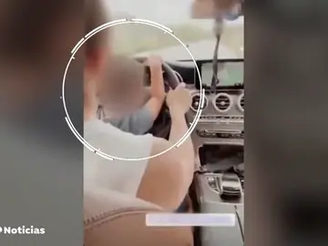 Conduce con su hijo de 3 años en el asiento del conductor y lo graba para subirlo a redes sociales en Segovia Conduce con su hijo de 3 años en el asiento del conductor y lo graba para subirlo a redes sociales en Segovia