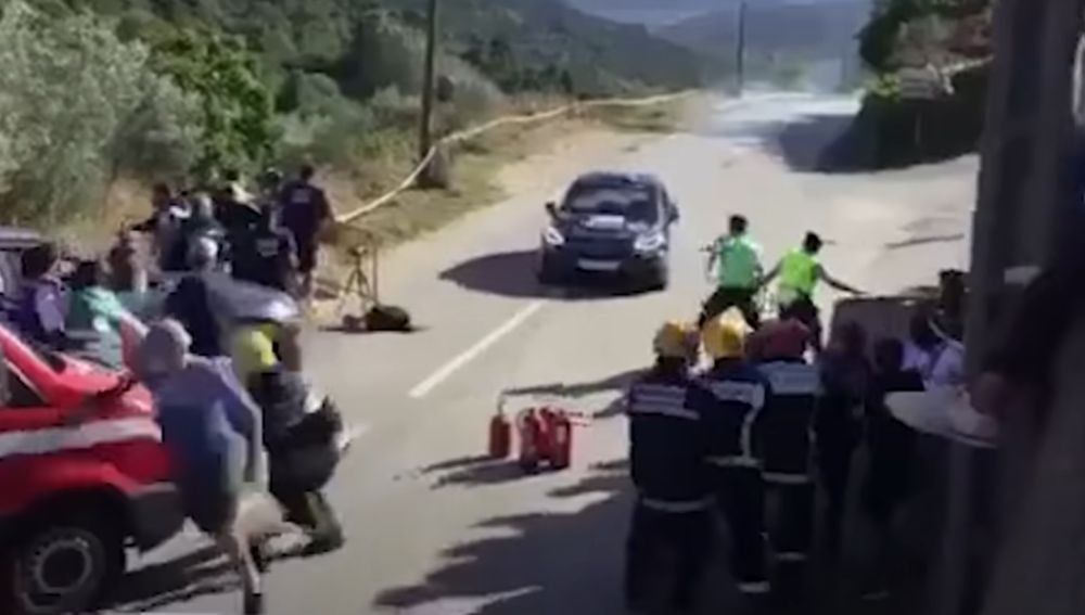 Las duras imágenes del espeluznante accidente con tres heridos en el Rally do Alto Tamega