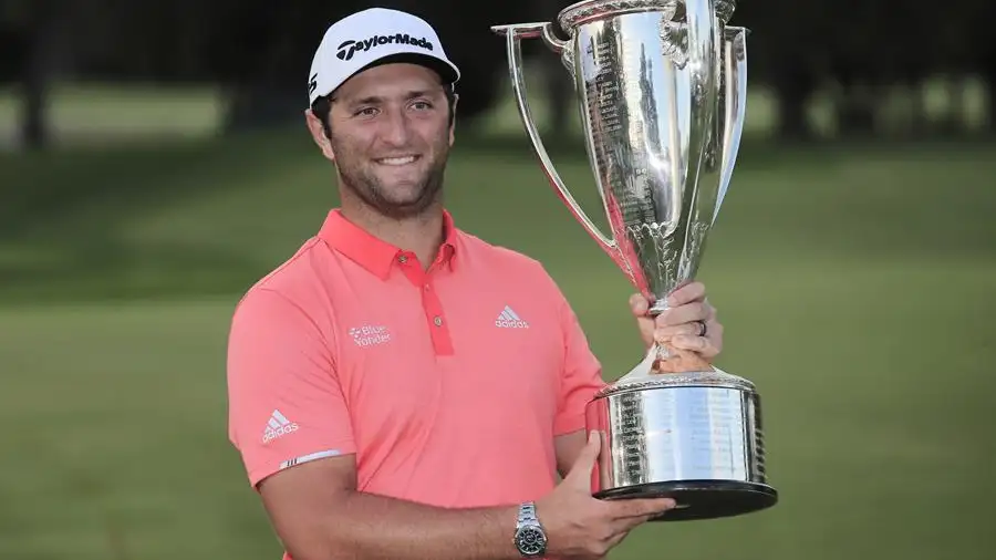 Jon Rham gana el BMW Championship tras vencer el desempate con Dustin Johnson