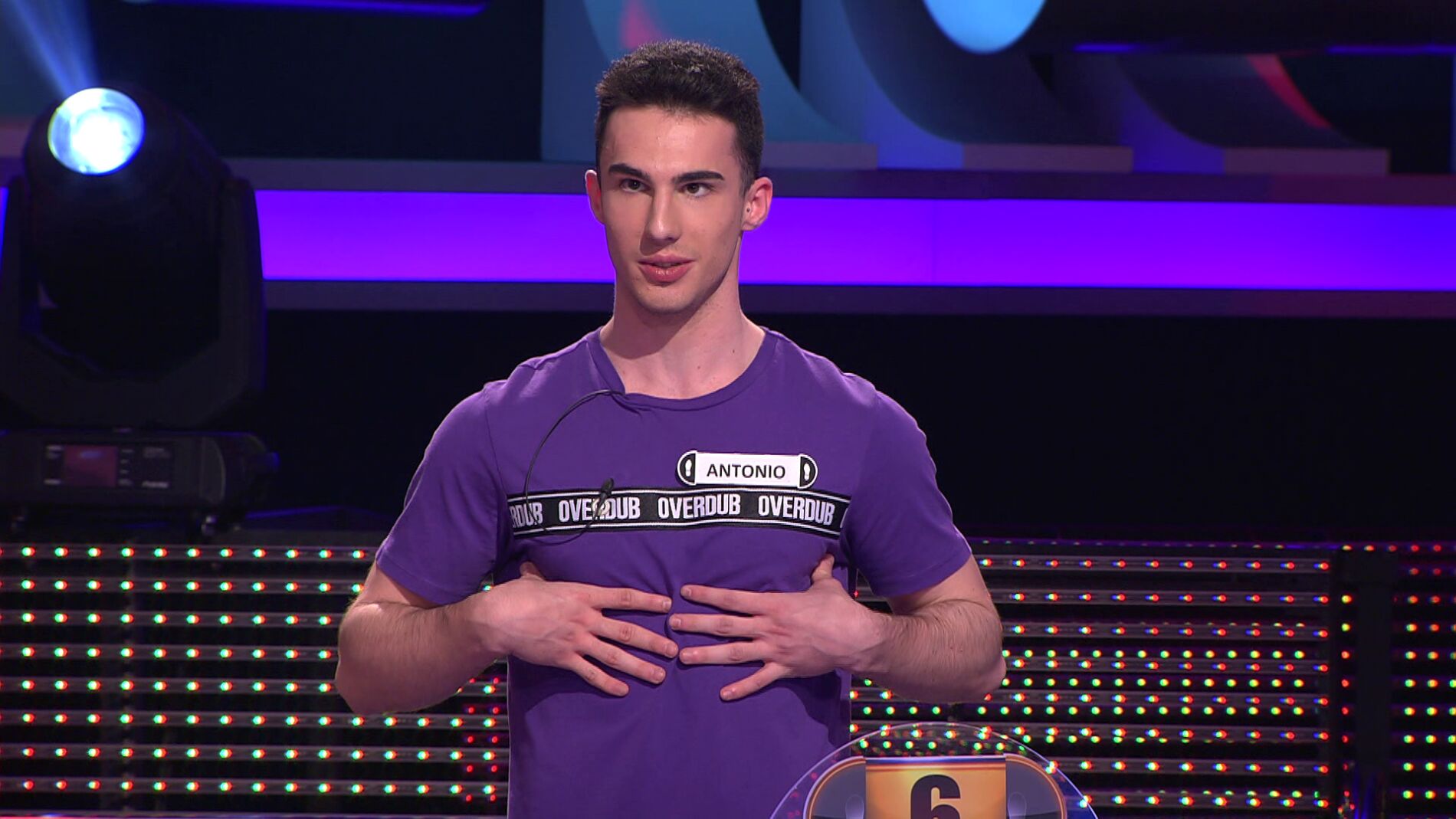 El truco de un concursante ‘fitness’ para presumir de músculos de forma ‘disimulada’ en ‘¡Ahora caigo!