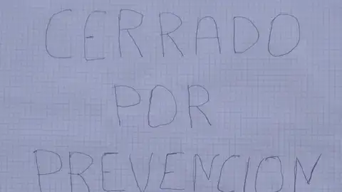Confinamiento por coronavirus en Lumbrales, Salamanca Aviso en restaurante. Confinamiento por coronavirus en Lumbrales, Salamanca