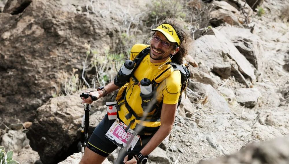 El increíble reto de Luca Papi es correr cuatro Transgrancanarias consecutivas... ¡más de 1.100 km! 