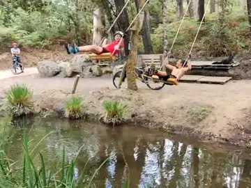 Comenzó desbrozando maleza hasta crear un parque 5.000 metros cuadrados en Nigrán, Pontevedra Comenzó desbrozando maleza hasta crear un parque 5.000 metros cuadrados en Nigrán, Pontevedra