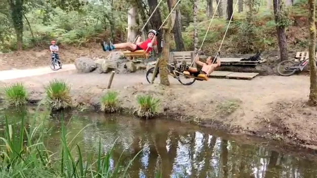 Comenz&oacute; desbrozando maleza hasta crear un parque 5.000 metros cuadrados en Nigr&aacute;n, Pontevedra