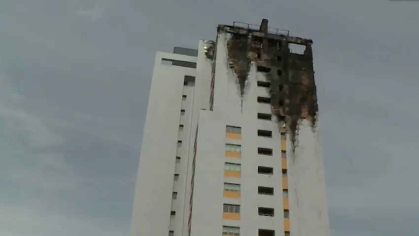 As&iacute; ha quedado el edificio incendiado en Madrid 