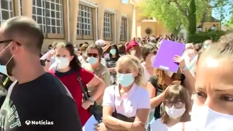 Madrid suspende los test de coronavirus a los profesores tras registrarse largas colas en de espera Madrid suspende los test de coronavirus a los profesores tras registrarse largas colas en de espera