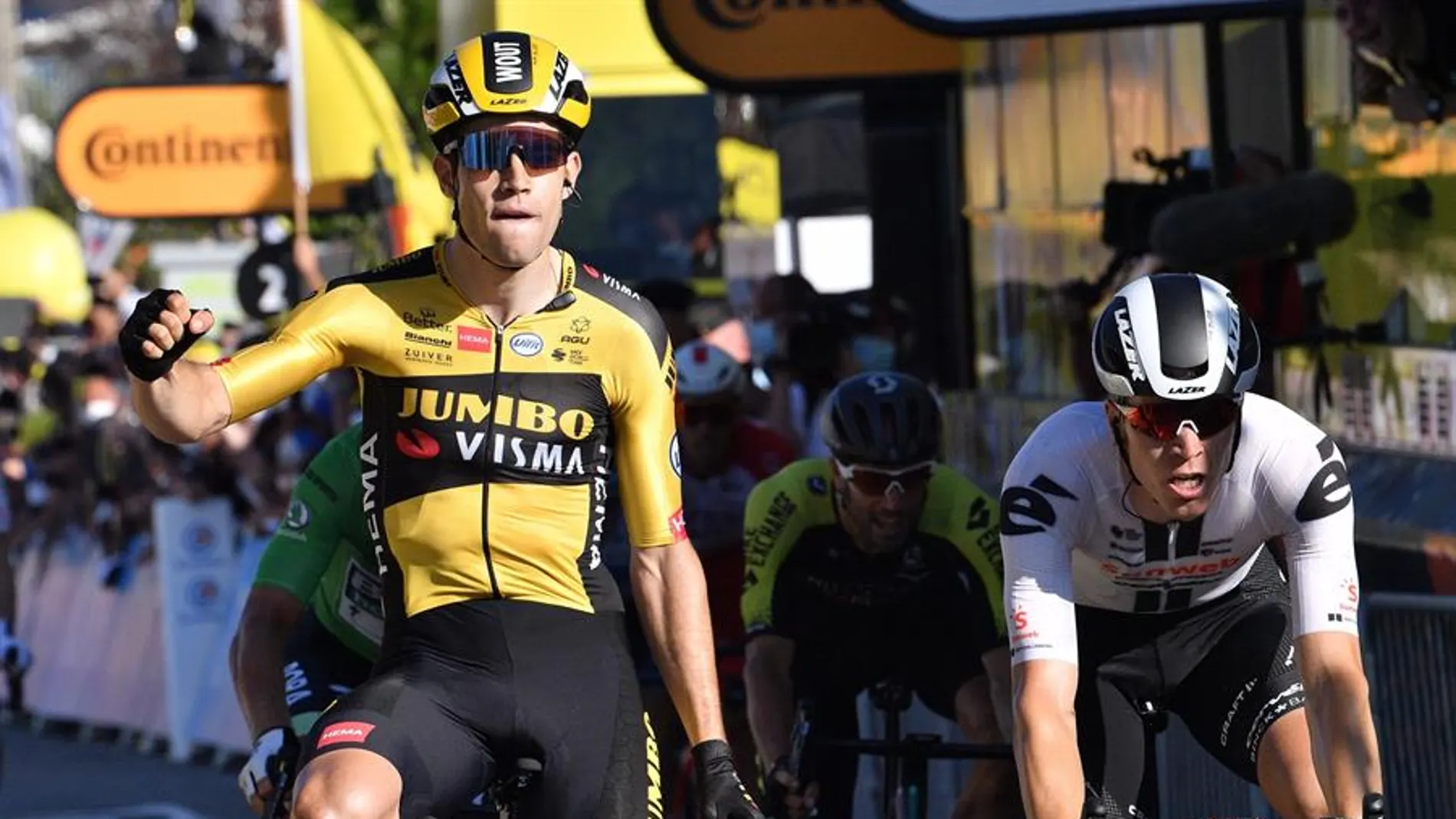 Victoria de Van Aert al esprint en Privas en la etapa 5 del Tour de Francia Victoria de Van Aert al esprint en Privas en la etapa 5 del Tour de Francia