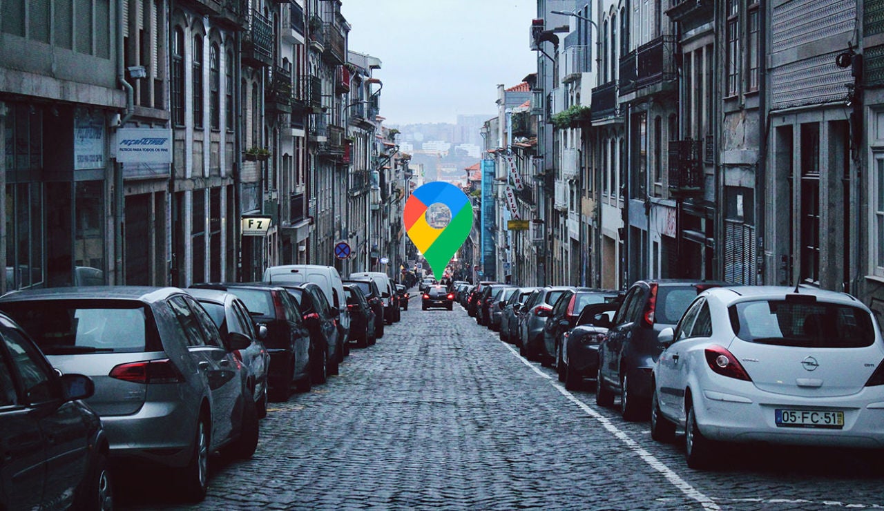 Calle con coches estacionados