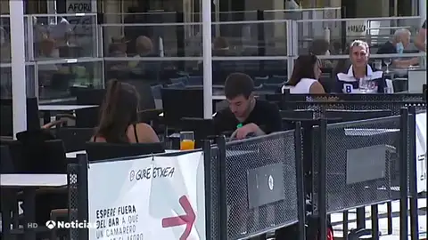 Los hosteleros exigen la revisión de los ERTEs y señalan que ellos "no somos los causantes de los rebrotes" Los hosteleros exigen la revisión de los ERTEs y señalan que ellos "no somos los causantes de los rebrotes"