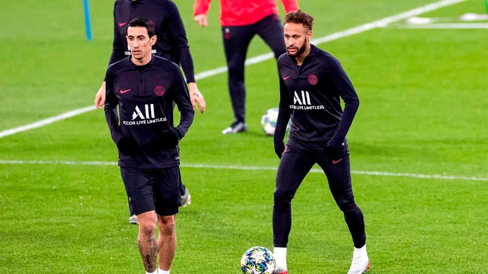 Neymar, uno de los tres positivos por coronavirus del PSG Neymar, uno de los tres positivos por coronavirus del PSG