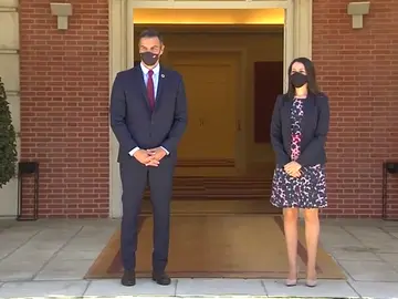 Comparecencia de Inés Arrimadas tras su reunión con Pedro Sánchez, streaming en directo Comparecencia de Inés Arrimadas tras su reunión con Pedro Sánchez, streaming en directo