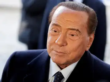 SilSilvio Berlusoni ingresado en un hospital de Milán SilSilvio Berlusoni ingresado en un hospital de Milán