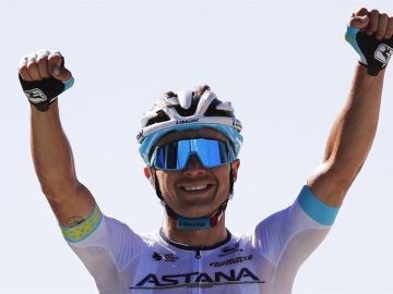 Lutsenko vence fugado y sin presión en Mont Aigoual; Simon Yates sigue líder del Tour de Francia