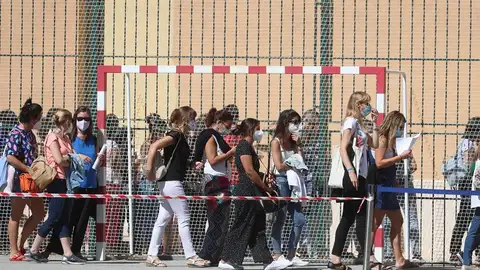 Los profesores de Madrid vuelven a acudir a hacerse las pruebas PCR Los profesores de Madrid vuelven a acudir a hacerse las pruebas PCR