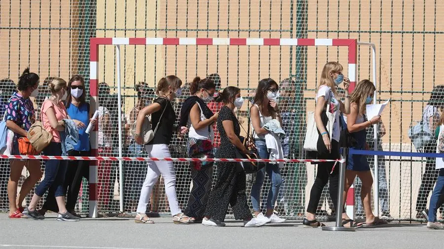 Los profesores de Madrid vuelven a acudir a hacerse las pruebas PCR Los profesores de Madrid vuelven a acudir a hacerse las pruebas PCR