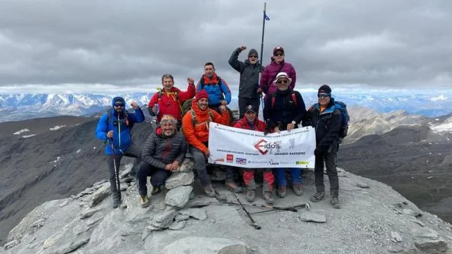 Tres monta&ntilde;eros ciegos hacen cima en el Grande Sassi&egrave;re a 3.751 metros: "Ha sido una ascensi&oacute;n muy dura"