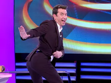 Las hilarantes poses de Arturo Valls para ponérselo fácil a los creadores de ‘memes’ Las hilarantes poses de Arturo Valls para ponérselo fácil a los creadores de ‘memes’